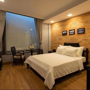 Standard Queen Room